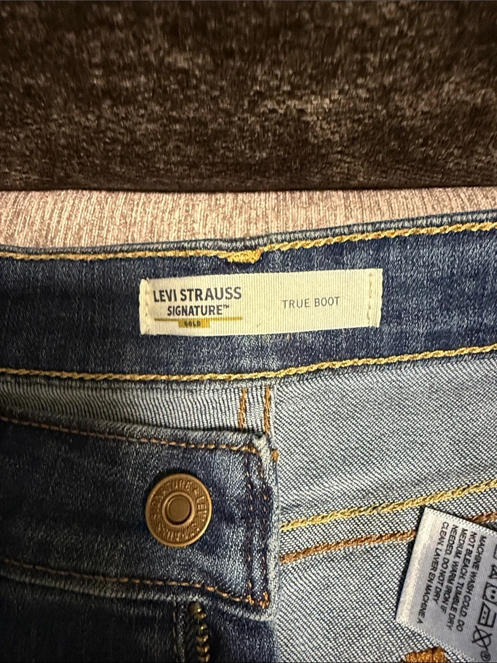 Levi Strauss Boot Cut Mid-Rise Women’s Jeans in Indigo Blue